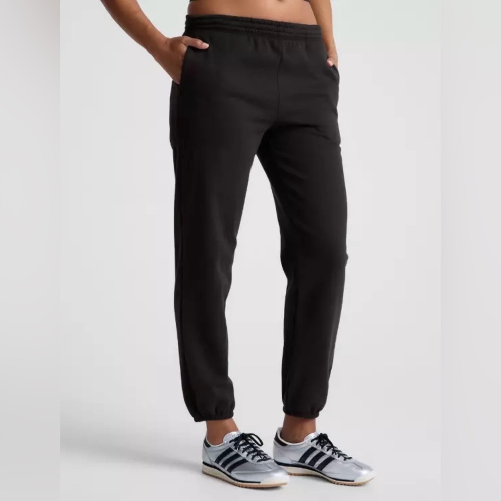 NWT Beyond Yoga LuxeFleece Mid Rise Jogger Sweatpants Black Medium - Picture 5 of 16